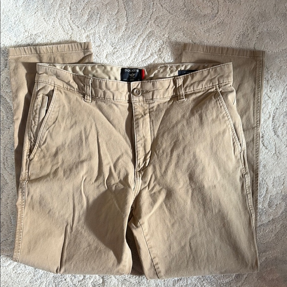 Dockers Men's Khaki Chinos